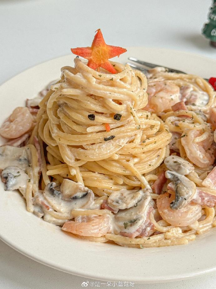 BigLondon3's tweet photo. Just whipped up creamy garlic mushroom pasta in 15 mins! Perfect weeknight comfort food that’s cozy, flavorful, and uses simple pantry ingredients  Who else loves quick homemade meals ， https://t.co/U4WsqqHckX