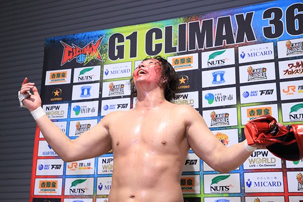 njpw1972's tweet photo. 大岩「せっかく入場曲も変えて、GLGのジェイク・リーで来たのに、なんで最後の最後で自分でピエロになって逃げるんだよ」
ジェイク「何ものにも縛られない、この自由で想像あふれる、この道化師っていうこの世界が、私は大好きで大好きでたまらない」
全文
https://t.co/9zs2nGraoX
#G1CLIMAX36 https://t.co/4nXSiTQRm9