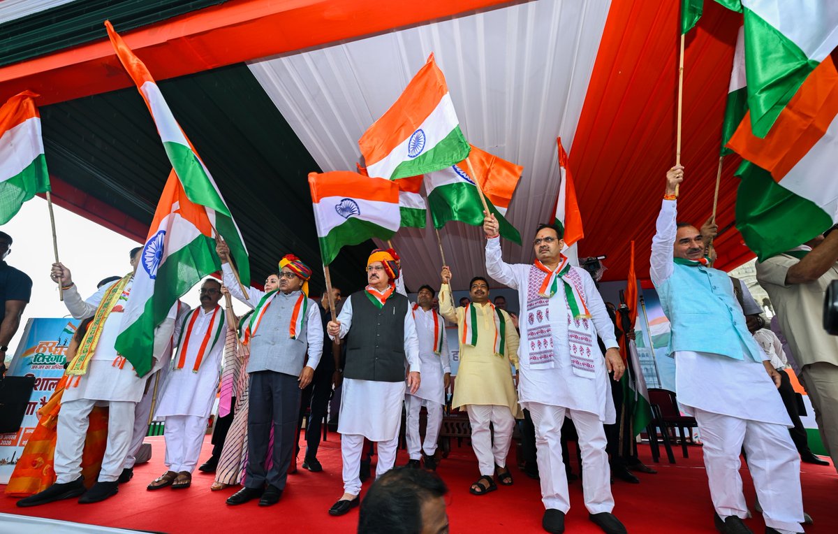 BhajanlalBjp's tweet photo. 🇮🇳🇮🇳🇮🇳

जयपुर के ऐतिहासिक अल्बर्ट हॉल से माननीय केंद्रीय स्वास्थ्य एवं परिवार कल्याण मंत्री श्री @JPNadda जी की गरिमामयी उपस्थिति में ‘हर घर तिरंगा’ अभियान एवं भव्य तिरंगा रैली का शुभारंभ किया।अल्बर्ट हॉल से बड़ी चौपड़ तक तिरंगे के साथ उमड़ा जनसैलाब राष्ट्रभक्ति, राष्ट्रीय गौरव और जनभागीदारी की जीवंत अभिव्यक्ति बन गया। 

तिरंगा हमारी आन, बान, शान और करोड़ों देशवा���ियों की भावनाओं का प्रतीक है। 9 से 17 अगस्त तक चलने वाले ‘हर घर तिरंगा’ अभियान में मैं प्रदेशवासियों से आत्मीय आग्रह करता हूँ कि अपने घर, प्रतिष्ठान और कार्यालय पर पूरे सम्मान के साथ तिरंगा अवश्य फहराएं। आइए, राजस्थान के हर घर को तिरंगे के गौरव से सजाएं और हर हृदय में राष्ट्र प्रथम की भावना को और प्रबल बनाते हुए इस गौरवशाली अभियान को जन-जन का अभियान बनाएं।

इस अवसर पर विधानसभा अध्यक्ष श्री @VasudevDevnani जी, प्र��ेशाध्यक्ष श्री @madanrrathore जी, राज्यसभा सांसद एवं भाजपा के राष्ट्रीय महासचिव श्री @AgrawalRMD जी, उपमुख्यमंत्री @DrPremBairwa जी एवं श्रीमती @KumariDiya जी तथा प्रदेश संगठन महामंत्री श्री @ajaeybjp जी सहित अन्य मंत्रीगण, जनप्रतिनिधिगण एवं गणमान्यजन उपस्थित रहे।
