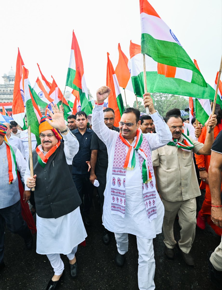 BhajanlalBjp's tweet photo. 🇮🇳🇮🇳🇮🇳

जयपुर के ऐतिहासिक अल्बर्ट हॉल से माननीय केंद्रीय स्वास्थ्य एवं परिवार कल्याण मंत्री श्री @JPNadda जी की गरिमामयी उपस्थिति में ‘हर घर तिरंगा’ अभियान एवं भव्य तिरंगा रैली का शुभारंभ किया।अल्बर्ट हॉल से बड़ी चौपड़ तक तिरंगे के साथ उमड़ा जनसैलाब राष्ट्रभक्ति, राष्ट्रीय गौरव और जनभागीदारी की जीवंत अभिव्यक्ति बन गया। 

तिरंगा हमारी आन, बान, शान और करोड़ों देशवा���ियों की भावनाओं का प्रतीक है। 9 से 17 अगस्त तक चलने वाले ‘हर घर तिरंगा’ अभियान में मैं प्रदेशवासियों से आत्मीय आग्रह करता हूँ कि अपने घर, प्रतिष्ठान और कार्यालय पर पूरे सम्मान के साथ तिरंगा अवश्य फहराएं। आइए, राजस्थान के हर घर को तिरंगे के गौरव से सजाएं और हर हृदय में राष्ट्र प्रथम की भावना को और प्रबल बनाते हुए इस गौरवशाली अभियान को जन-जन का अभियान बनाएं।

इस अवसर पर विधानसभा अध्यक्ष श्री @VasudevDevnani जी, प्र��ेशाध्यक्ष श्री @madanrrathore जी, राज्यसभा सांसद एवं भाजपा के राष्ट्रीय महासचिव श्री @AgrawalRMD जी, उपमुख्यमंत्री @DrPremBairwa जी एवं श्रीमती @KumariDiya जी तथा प्रदेश संगठन महामंत्री श्री @ajaeybjp जी सहित अन्य मंत्रीगण, जनप्रतिनिधिगण एवं गणमान्यजन उपस्थित रहे।