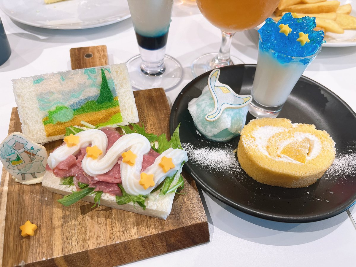 ghost_Toharu's tweet photo. エビちゃんぬいと一緒にスイパラskyコラボに行ってきた！
コラボフード＆ドリンク全て可愛かったけど、胃袋が足りないよ…。
グッズがランダムじゃないのがありがたい！店内の装飾も可愛かったなぁ🥰
  #Skyスイパラコラボ 
 #Sky星を紡ぐ子どもたち https://t.co/KMxTtZqFsL