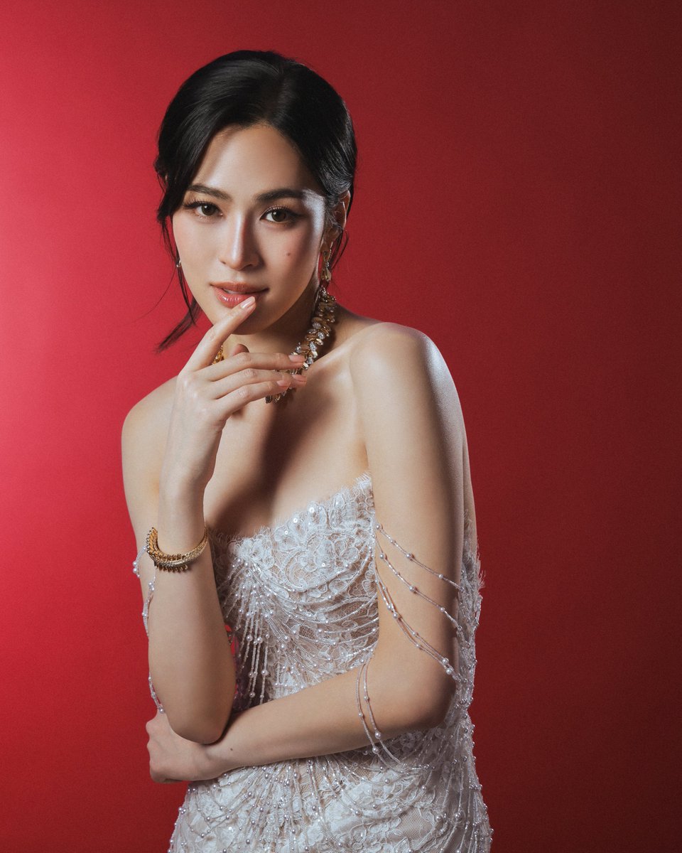 _24News_'s tweet photo. #cartier ร่วมเนรมิตลุคหรูหราบนพรมแดง #WeiboGala2026 ค่ำคืนแห่งการเฉลิมฉลองวัฒนธรรมและพิธีประกาศรางวัลครั้งสำคัญของ Weibo ณ พารากอนฮอลล์ สยามพารากอน ด้วยผลงานรังสรรค์อัน��ดงามที่สะท้อนมรดกแห่งงานฝีมือเหนือกาลเวลา

#หลิงหลิงคอง (#linglingkwong) ในสร้อยคอ ต่างหู และแหวนจากคอลเลคชั่น Grain de Café เยลโลว์โกลด์ประดับเพชรที่ได้รับแรงบันดาลใจจากรูปทรงเมล็ดกาแฟ