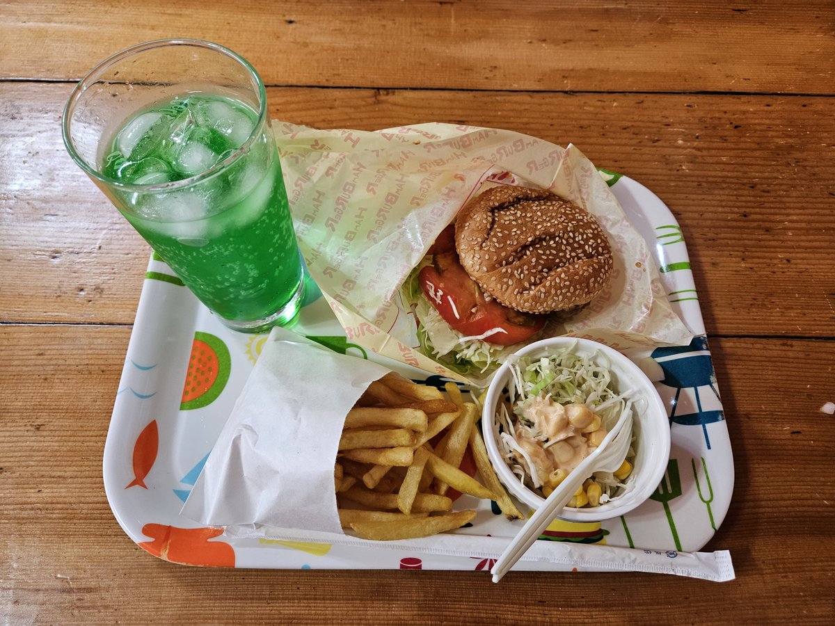 Teee05201453's tweet photo. 本日の昼食。

・岐阜県関市
・ウエスタンバーガー(6回目？)
・テリヤキバーガーセット(660円) https://t.co/QaxEaPgfE1