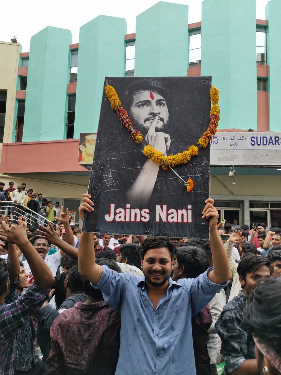 NaveenMBVizag's tweet photo. Kramp Director @JainsNani Die Hard Fan OF Superstar @urstrulyMahesh 🔥 https://t.co/X1iaedB1rU
