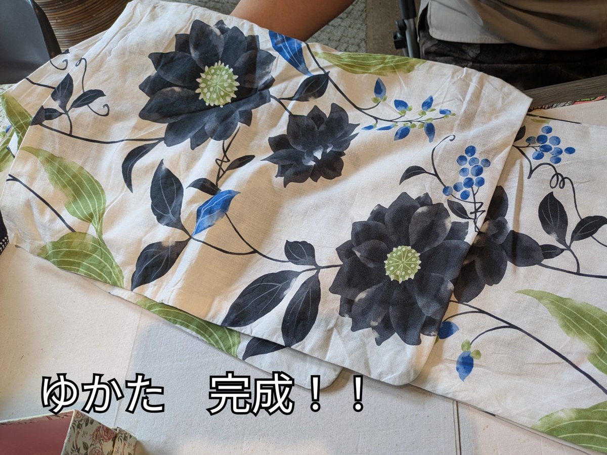 kimonostation's tweet photo. 本日8月9日(日)、#ちくちく和裁教室 を開催🪡
⁡
今日は、振袖用の長襦袢から普通の長襦袢への仕立て替えが完成!!裄丈も直してぴったりマイサイズになりました💕
大きな花柄の浴衣も完成!!この夏に大活躍しそうですね☺

#ちくちく和裁教室
#和裁 #和裁教室
#きもの #着物 #ゆかた 
#手作りきもの https://t.co/Lahq6InlS2