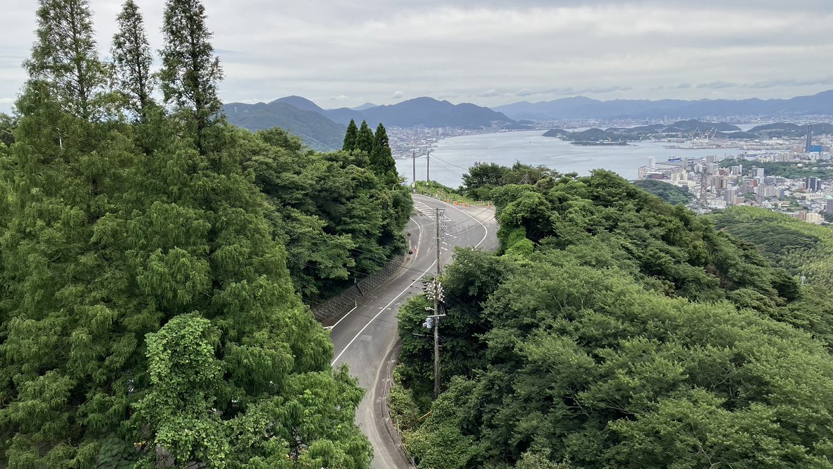 tarotp3's tweet photo. 火ノ山を登って関門が見えた https://t.co/pBxUB1i7lU
