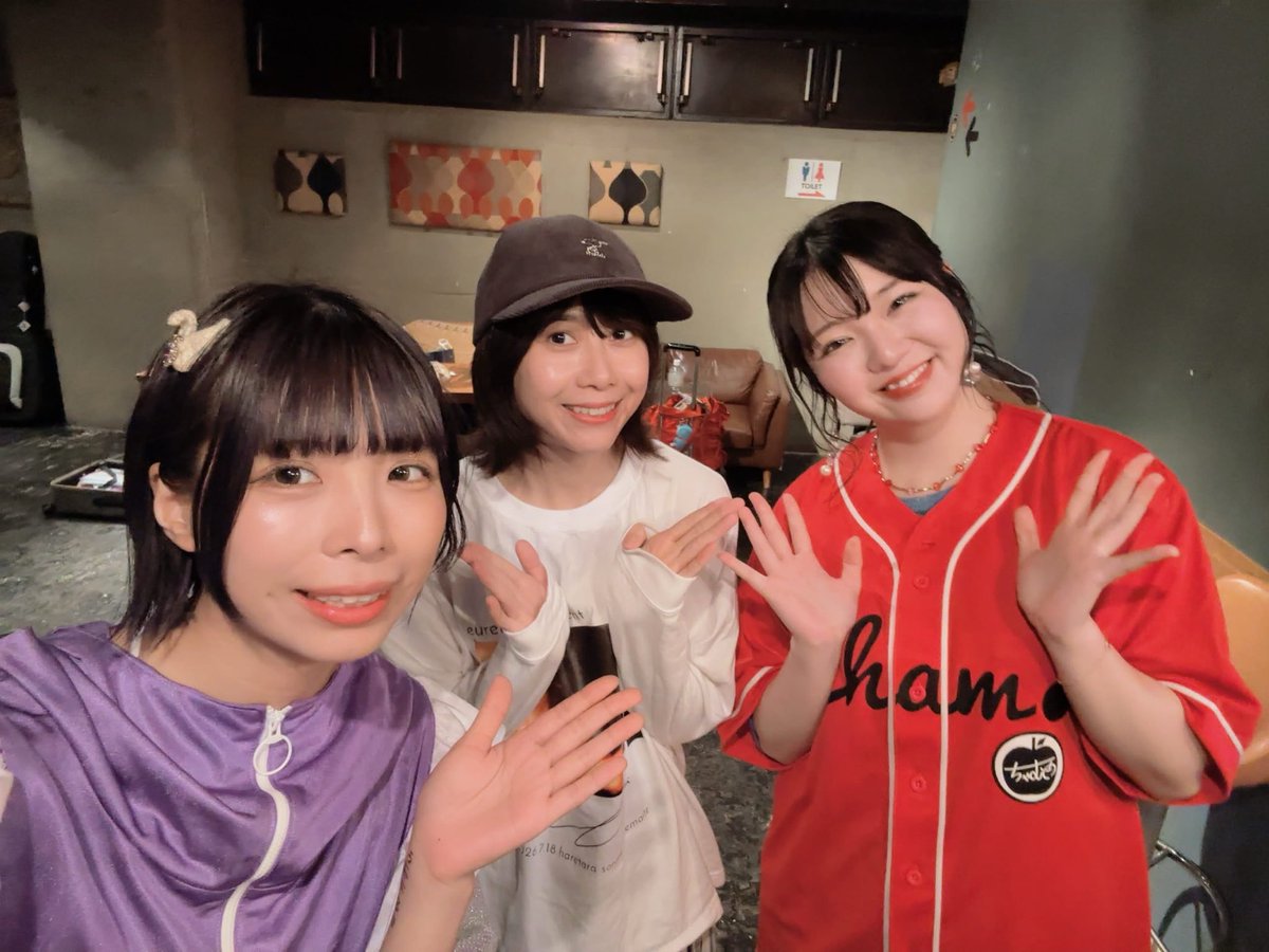 chamrin_ringo's tweet photo. 森あんぱんさん企画🥯💜
渋谷gee-ge.ご来場ありがとうございました！
東京でも大阪でもご一緒することの多い森ぱんさん！こうして企画に呼んでいただけることが嬉しい☺️♡
最初のトークも楽しかったし、
森ぱんさんのトーク力と、細やかな気配りが本当に素敵🥹✨
初めましてのharupiiさんのピアノも素敵やったな〜🎹🤍
あたたかくて楽しいお昼公演でした🫶
東京1ヶ月空いたけどみんな覚えてくれてて良かった😆笑
明日の夜は路上（場所は改めてお知らせします📢）
8/11は新宿circle sold out公演です✨