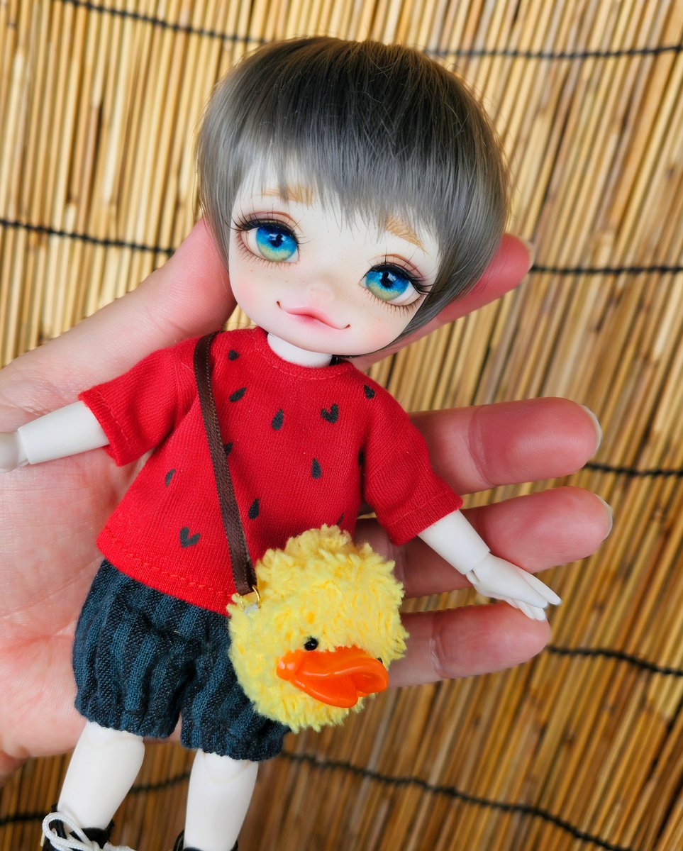 marimo07210606's tweet photo. 今年はスイカめっちゃ食べてる気がする。夕食後に口がサッパリするから好きかも。
#studioanela #うちのこかわいい https://t.co/VfZPmOH0xr