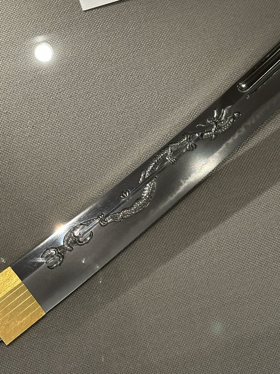 layla_274's tweet photo. 両国の刀剣博物館で「長船橋」見てきた！
去年の10月に長船で見て以来だから実に10ヶ月ぶり。変わらず美しい。

ところで一つ疑問。説明の「銘」のところに「宗寿之」とありますが「長船橋 應需梨之妖精 広康作」と書かれていないのはなぜ？
ふなっしーの刀と知らずに見てる人多いだろうな。 https://t.co/uOUUWPYViE