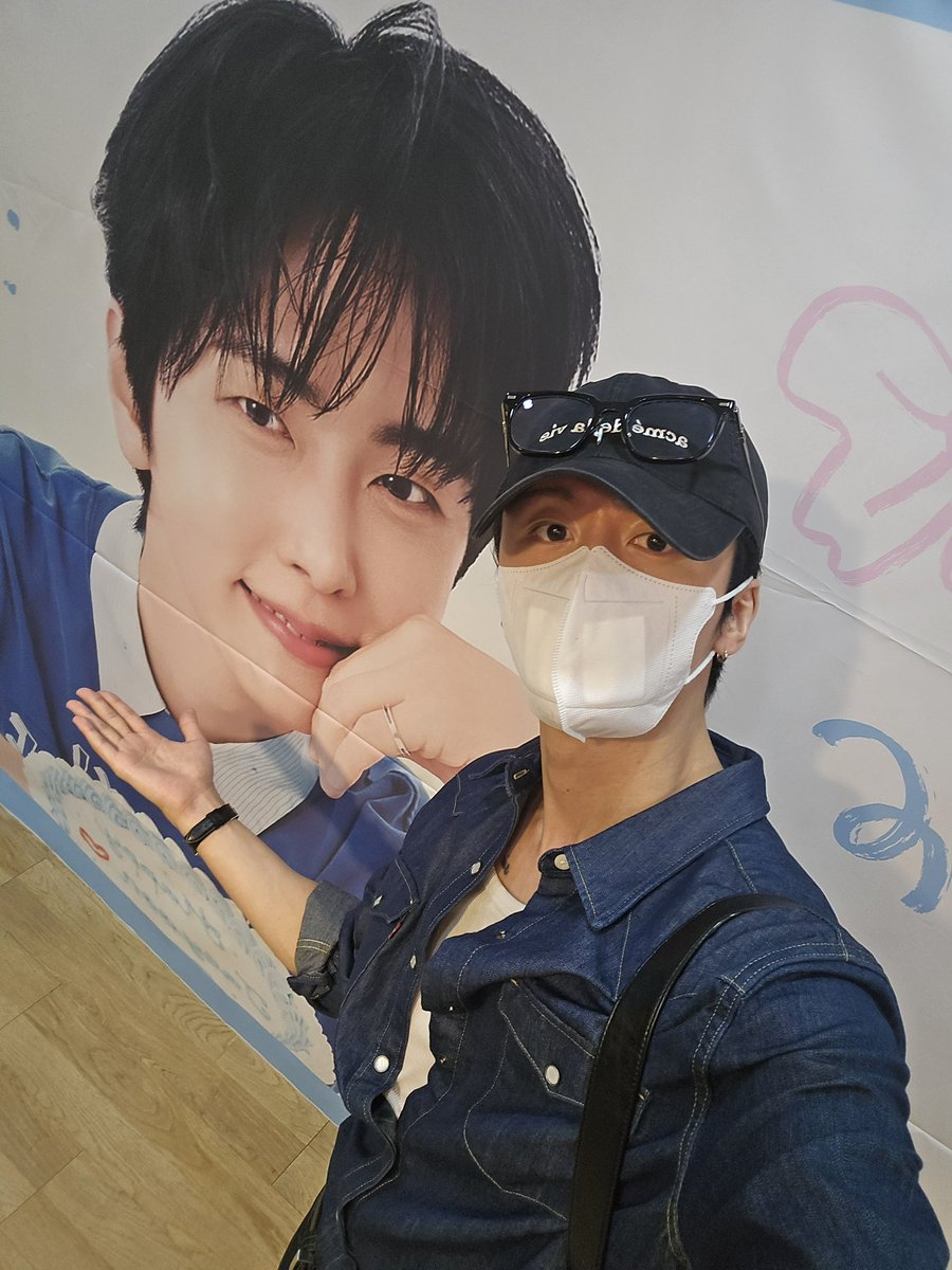 sara0bin's tweet photo. 💙🐰💙🐶💙 https://t.co/DDDzy5hHnM