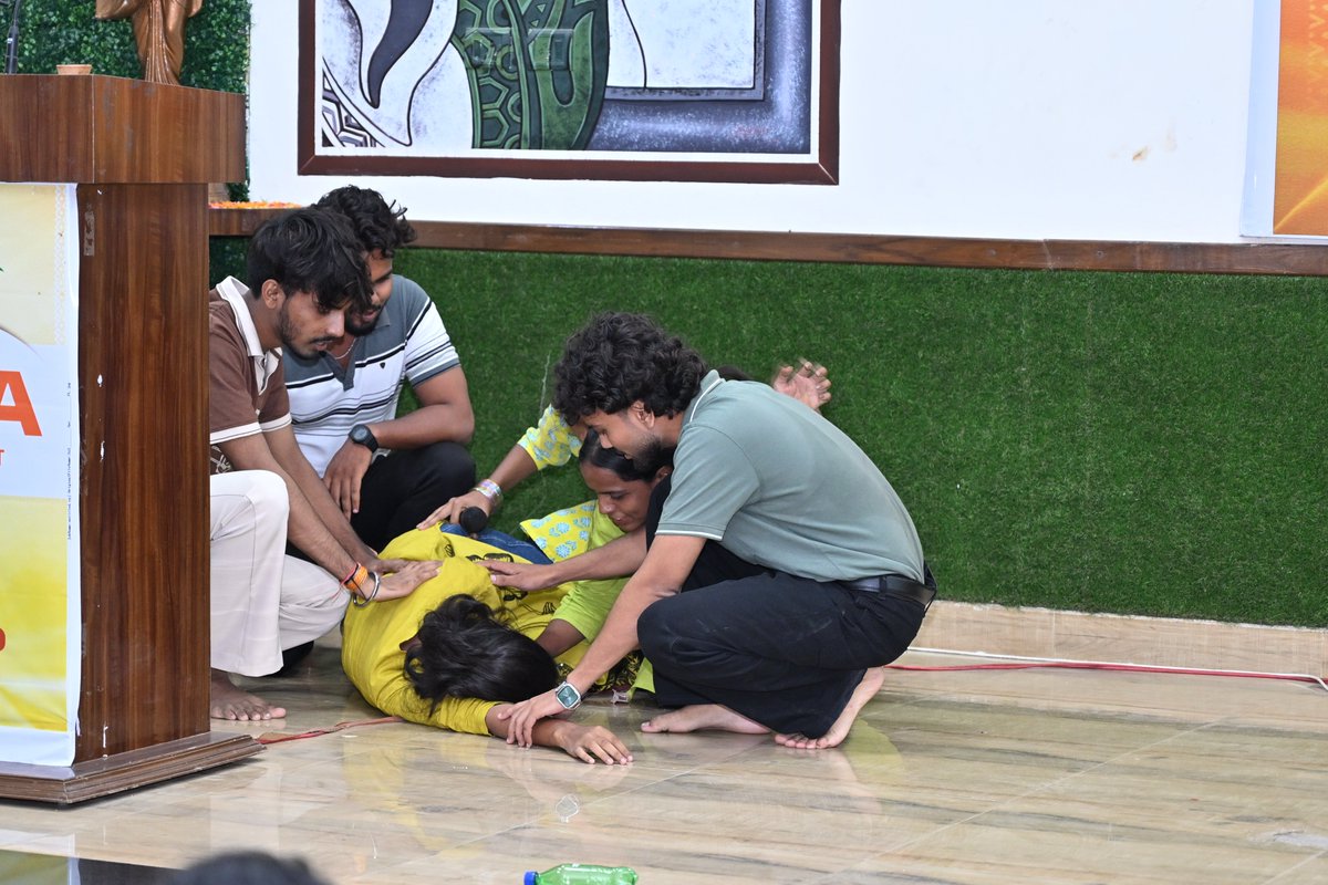 MybPrayagraj's tweet photo. Nukkad Natak Competition under #NashaMuktYuvaforViksitBharat Programme - Prayagraj Edition 
.
.
#NashaMuktYuva #ViksitBharat #YouthEmpowerment https://t.co/VBZuCUMjIw