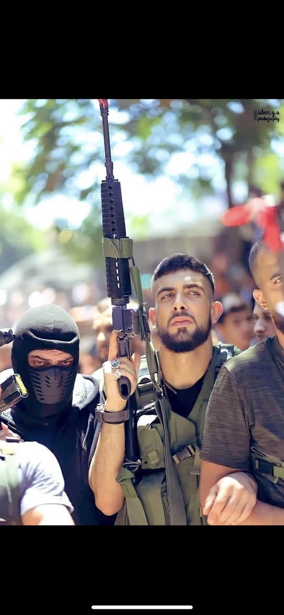 emansabry__'s tweet photo. سنين قليلة عاشوها،لكنهم تركوا فيها من الأثر ما بقي حاضرًا بعد رحيلهم
إبراهيم النابلسي واحد من أولئك الذين يصعب على المرء أن يستوعب أن صاحب هذه السيرة، بكل ما فيها من جهاد وثبات وشجاعة،لم يتجاوز التاسعة عشرة من عمره!

رحم الله الفتى وأسكنه فسيحه جناته ورزقنا الله شهادة في سبيله. https://t.co/heIqKXXcuh