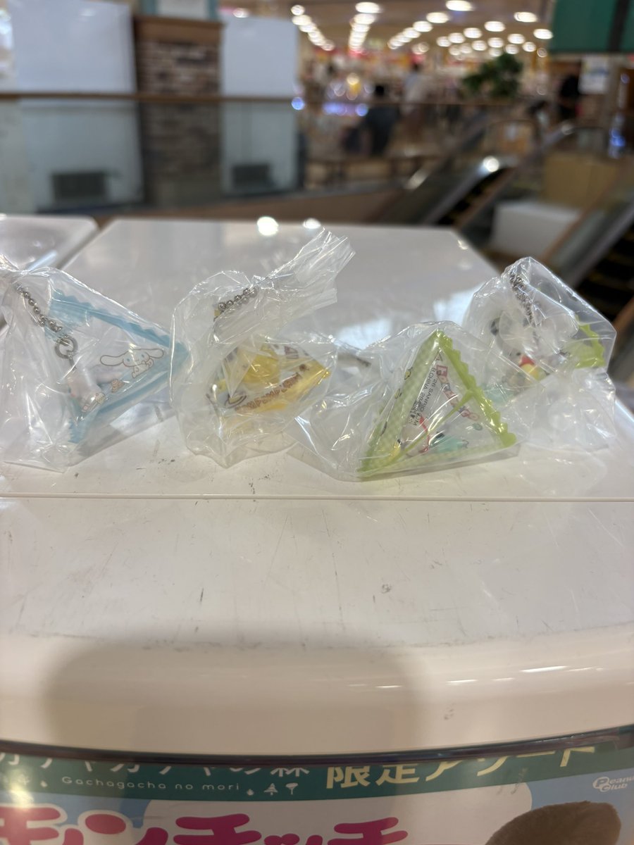 j_m3089's tweet photo. サンリオ シャカシャカ テトラチャーム 交換 

譲　ポチャッコ2 ポムポムプリン　シナモン
求　キティ＞マイメロ

郵送希望となります！
岡山のみ手渡し可能で��。
お気軽にお声がけください！ https://t.co/3PrthPlSOe