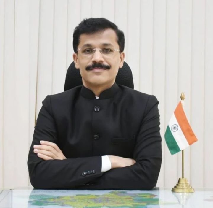 RakeshK32229480's tweet photo. So this is what 0.5 percent babus of country look like . https://t.co/zJDIVIVQU7