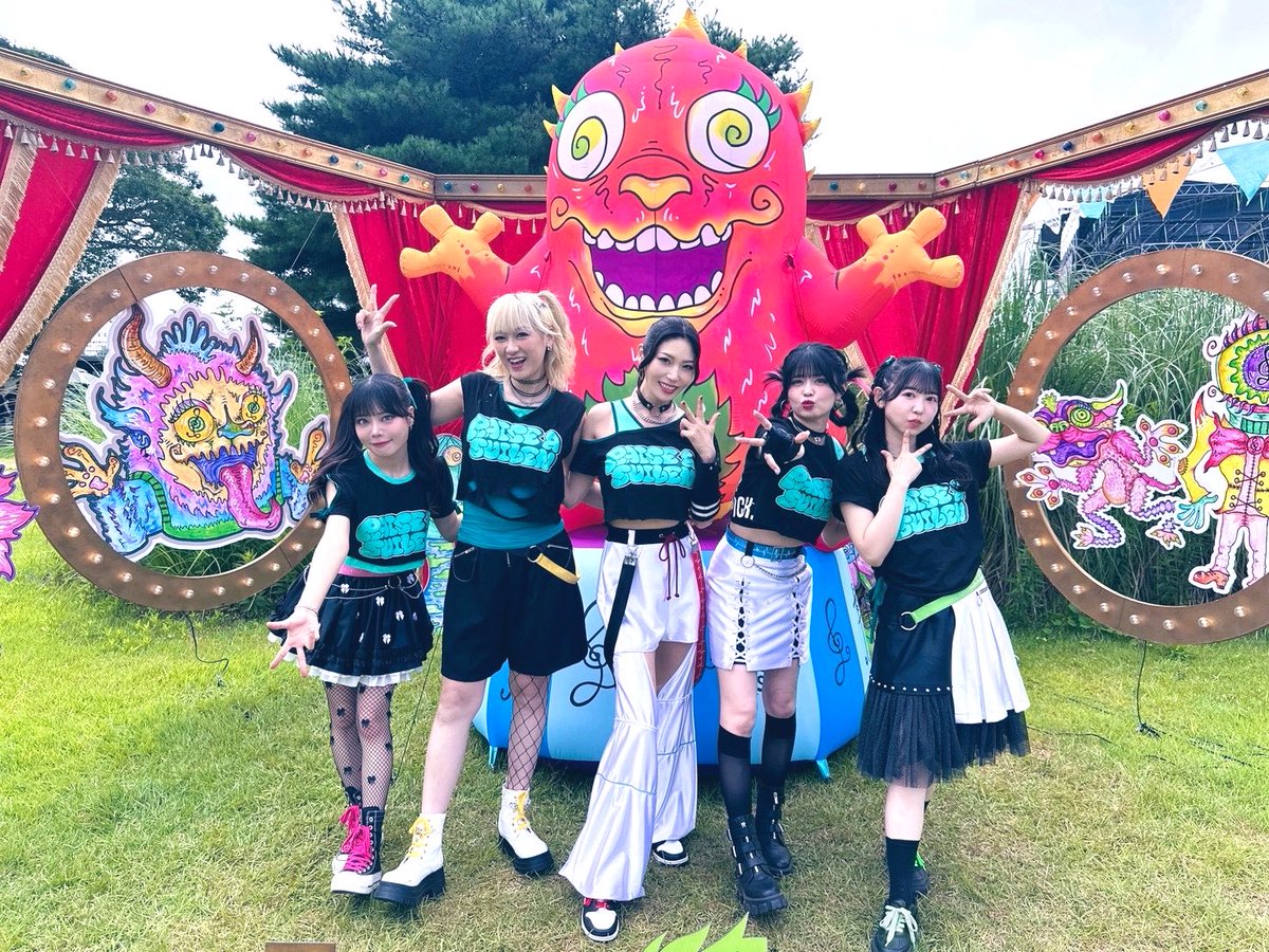 nananananachume's tweet photo. #LuckyFes ありがとうございました！

沢山のフレンズが集まってくれて
振り付けやタオル回しでの一体感が最高でした！！！

スタッフさんもみんな楽しんでる感があって本当に素敵なイベント！！

ラッキー✨
来年もまた戻って来たいな✨
#バンドリ #RAS https://t.co/4DoPSpPGAO