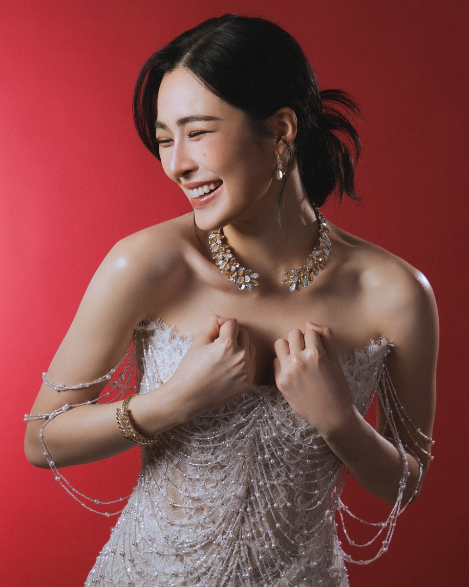 omg_entertain's tweet photo. หลิงหลิง คอง คาร์เทียร์แอมบาสเดอร์ ถ่ายทอดเสน่ห์เหนือกาลเวลาผ่านเครื่องประดับอันประณีต สะท้อนศิลปะแห่งงานฝีมือของเมซง บนพรมแดง Weibo Gala 2026

#CartierThailand #linglingkwong
#บันเทิงอลัง #OMGEntertainnews https://t.co/Tlz6PNSesF