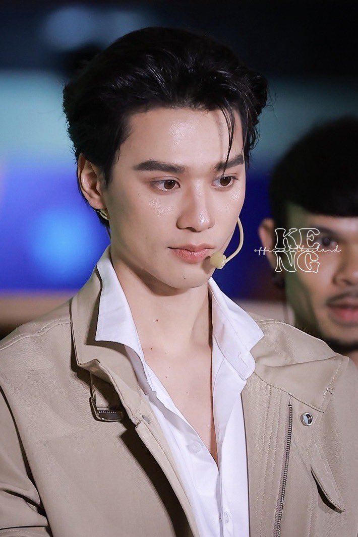 2KengOFCTH's tweet photo. ─ KNP WORKSHOP WITH B2S
#B2SxKengNamping

มุมไหนก็หล่อจริงๆคนนี้ 🎨🦆

#KengHarit @harit_keng https://t.co/5UJ8h4NIEU