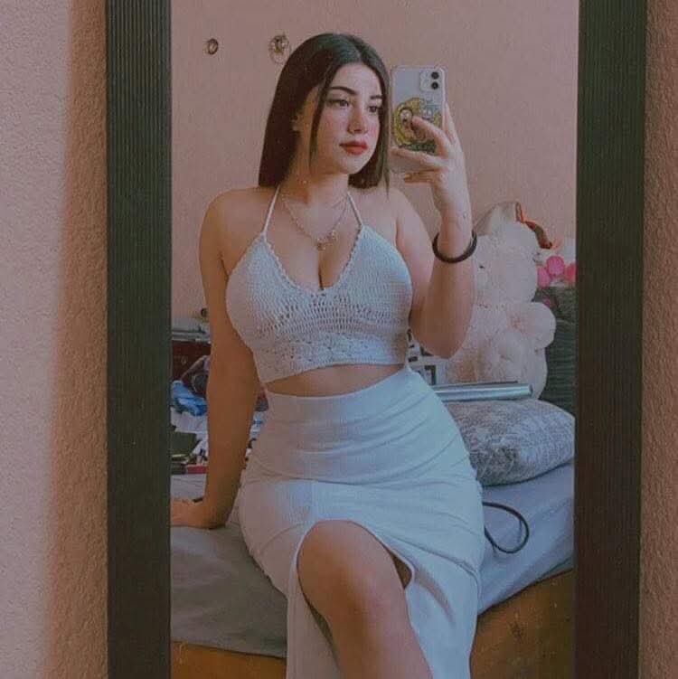 CassandraPut4's tweet photo. Recuerdo ese día me sentía tan puta que termine teniendo sexo con el papá de mi novio, el estaba en el piso de abajo con su familia https://t.co/dCRWwmSmVD