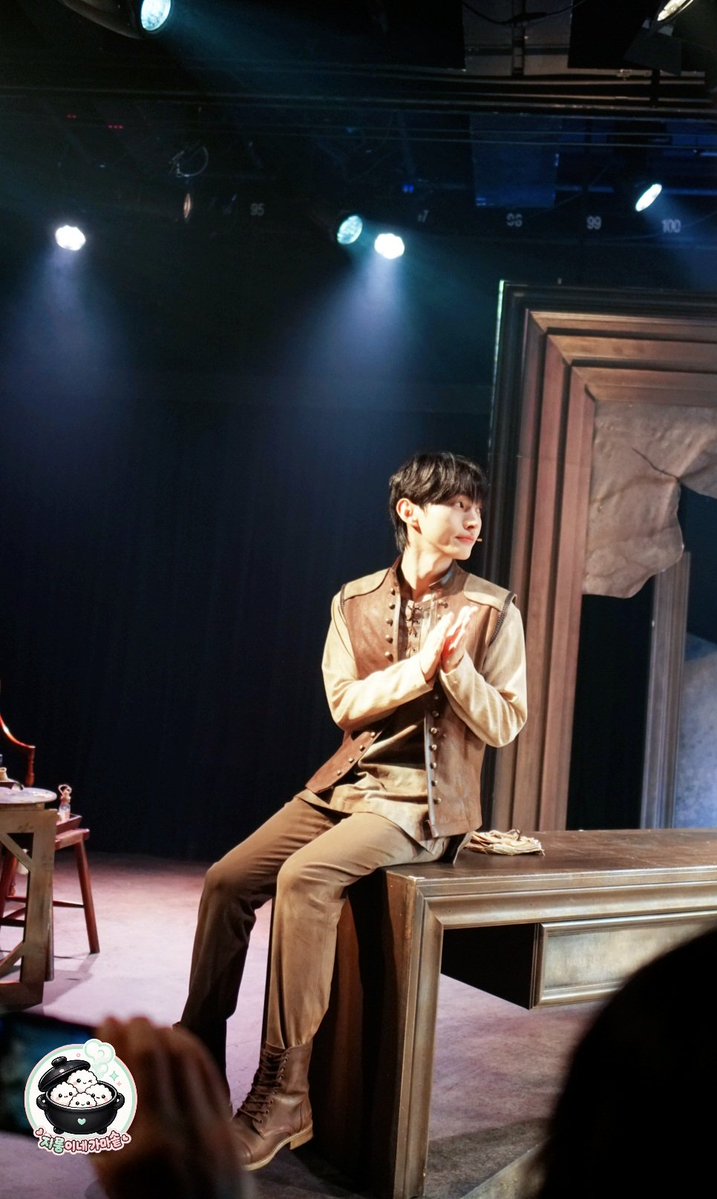 sasa91191's tweet photo. 뮤지컬 소년의초상 커튼콜

260809 The Portrait of a Boy Musical | Curtain Call

#윤지성 #YoonJisung #소년의초상 #워너원 #룽코포 #커튼콜 https://t.co/fi86GTehb5