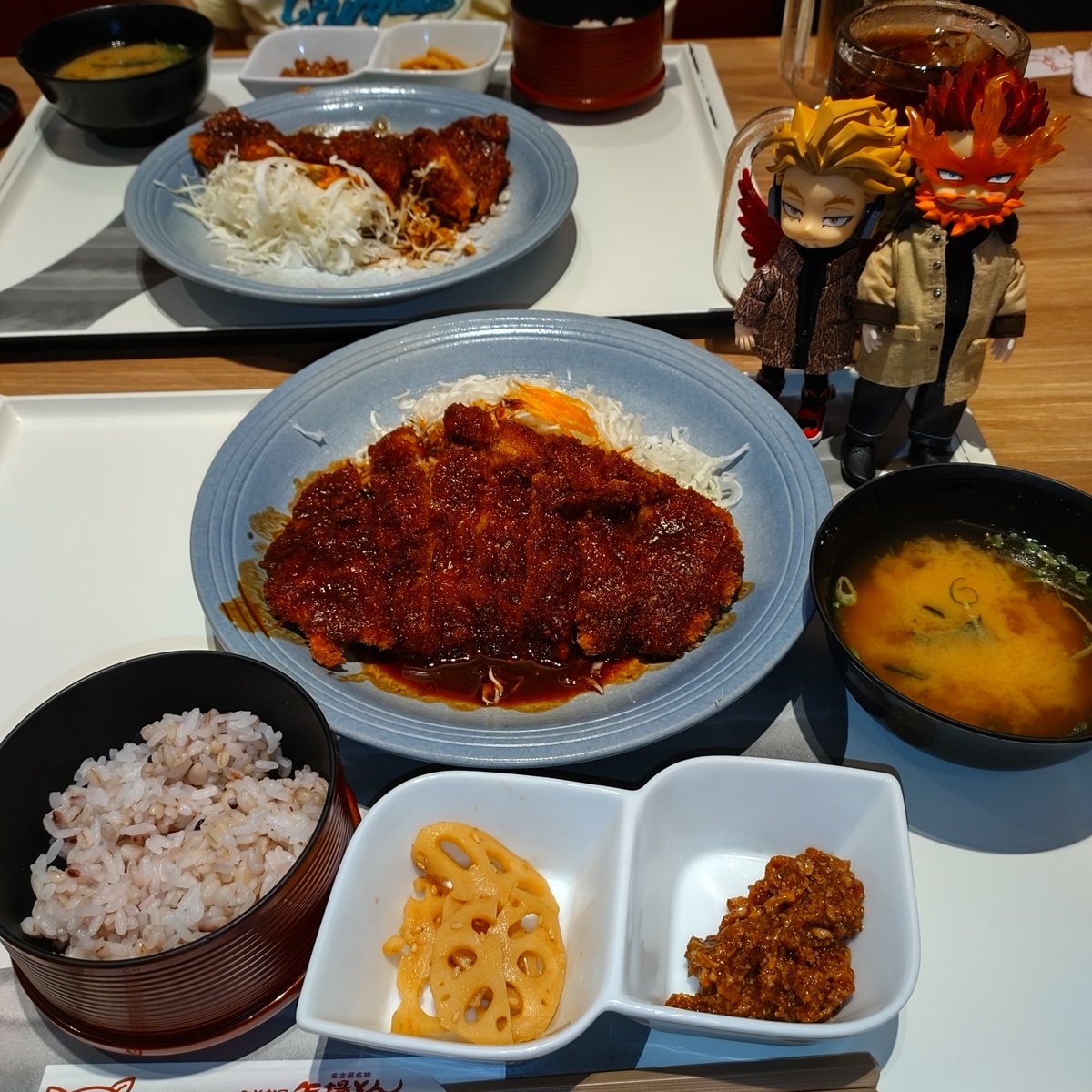akira_86_'s tweet photo. 友達に付き合ってもらって矢場とんのボンドロgetした💕 https://t.co/9hUea16jlK