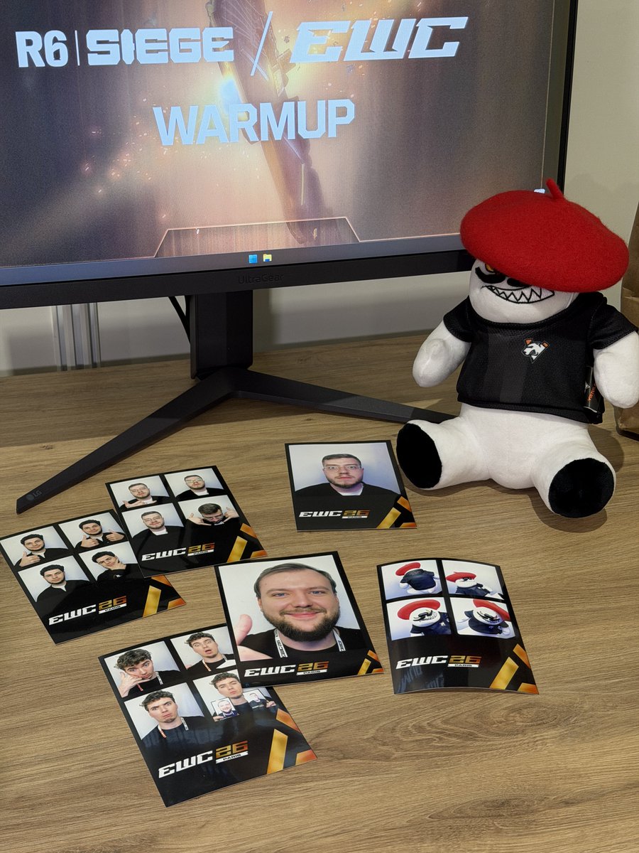 virtuspro's tweet photo. How do you like our passport photos? 😉 

#R6 #EWC26 #GOGOVP https://t.co/9H9Lvm5qcp
