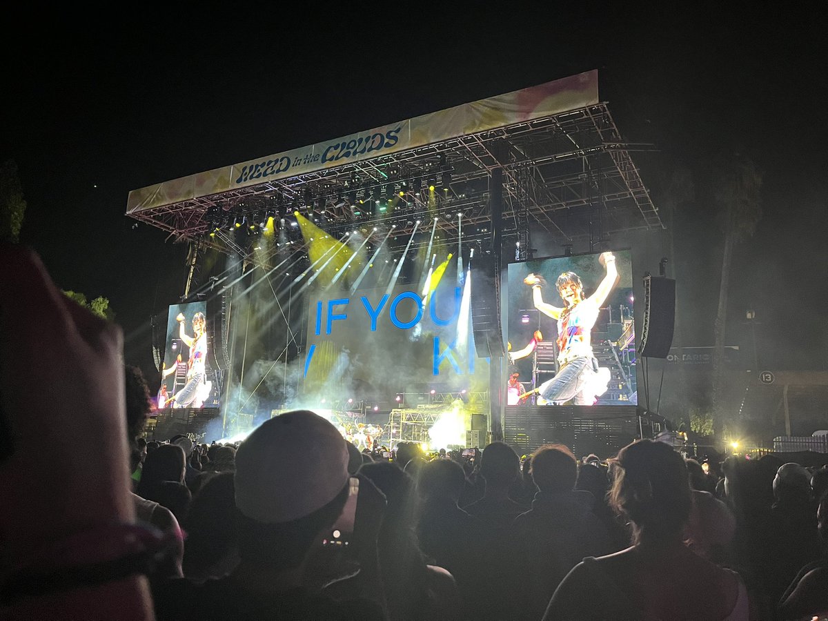 __jenzzz's tweet photo. These two are probably my top faves, amazing stage presence imo https://t.co/esyI7nBHXK