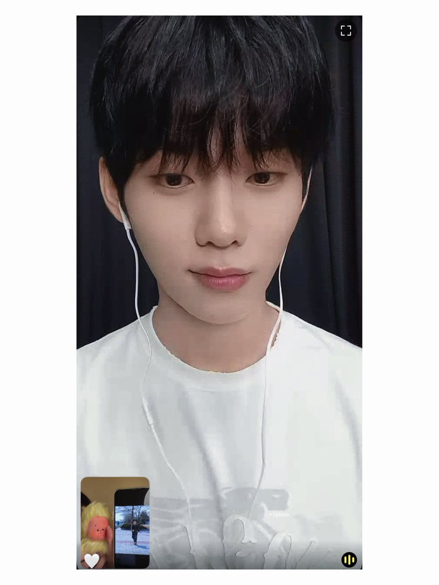 14jhfile's tweet photo. 완전 똑같네요 https://t.co/2ZhrqjiGft