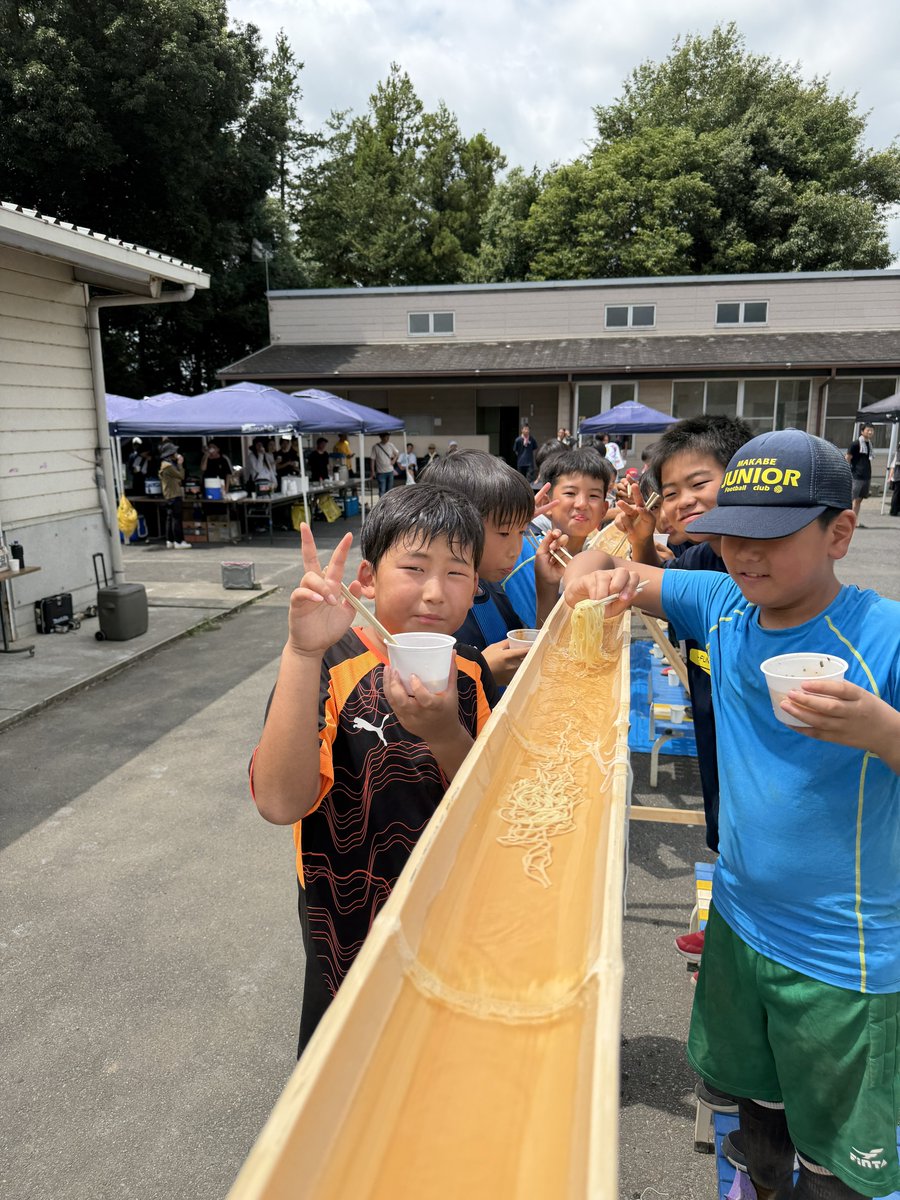 makabejr2012's tweet photo. THE NAGASHISOUMEN 2026 vo.2
毎年ですが、子供達のあの笑顔。
子供らしさが爆発してる瞬間が、このイベントの意義なんだなぁ〜
っとしみじみ思う。
皆んなで食べるソーメンは美味い‼️ https://t.co/CBAY8tD4fF