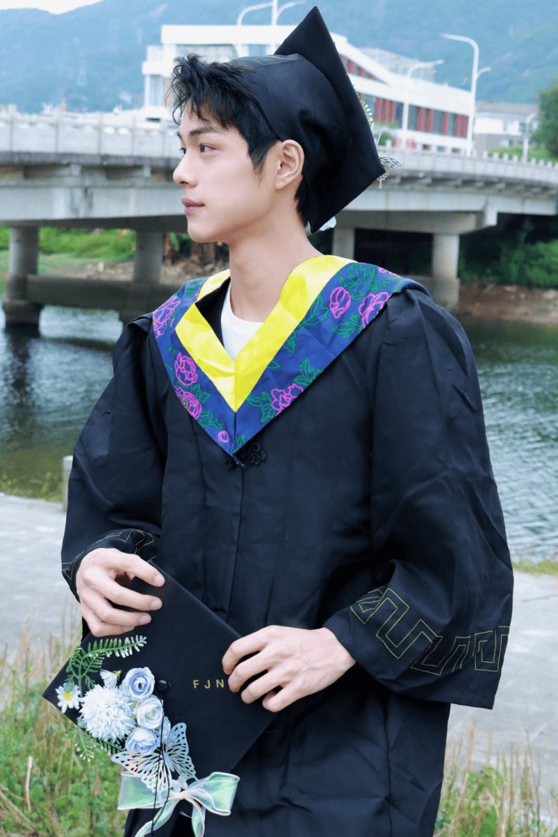 itsmetynne's tweet photo. Graduation check! Tassel tossed, diploma held, and 1000 late nights turned into this. Onto the next page ， https://t.co/X4FdFFbpot