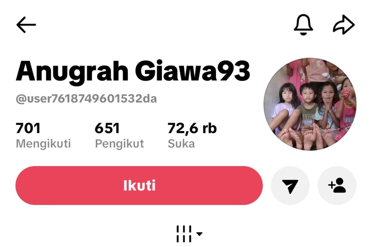 biduanssa's tweet photo. aku abis stalking akun ibu anak 8. IYA IBUNYA PUNYA 8 ANAK!

anak terakhirnya masih bayi (4bln) tapi beratnya cuman 2kg. pas baru lahir berat bayinya cuma 500gram, alias setengah kilo!

bayinya bukannya dikasi ASI malah disuapin bubur (pict 2)😀 disuruh KB tapi jawabannya "ga mau orang enak jadi bikinnya tiap malam" dan di pict ke-3 beliau bilang "gamau kb sebelum anaknya selusin"

setelah aku menyelam di akun ibu ini, anak2 yang lain katanya dititipkan di panti asuhan karna ga mampu dia menghidupi🥺

LAILAHAILLALLAHH...STOP MEMBANGUN KEMISKINAN STRUKTURAL!!
