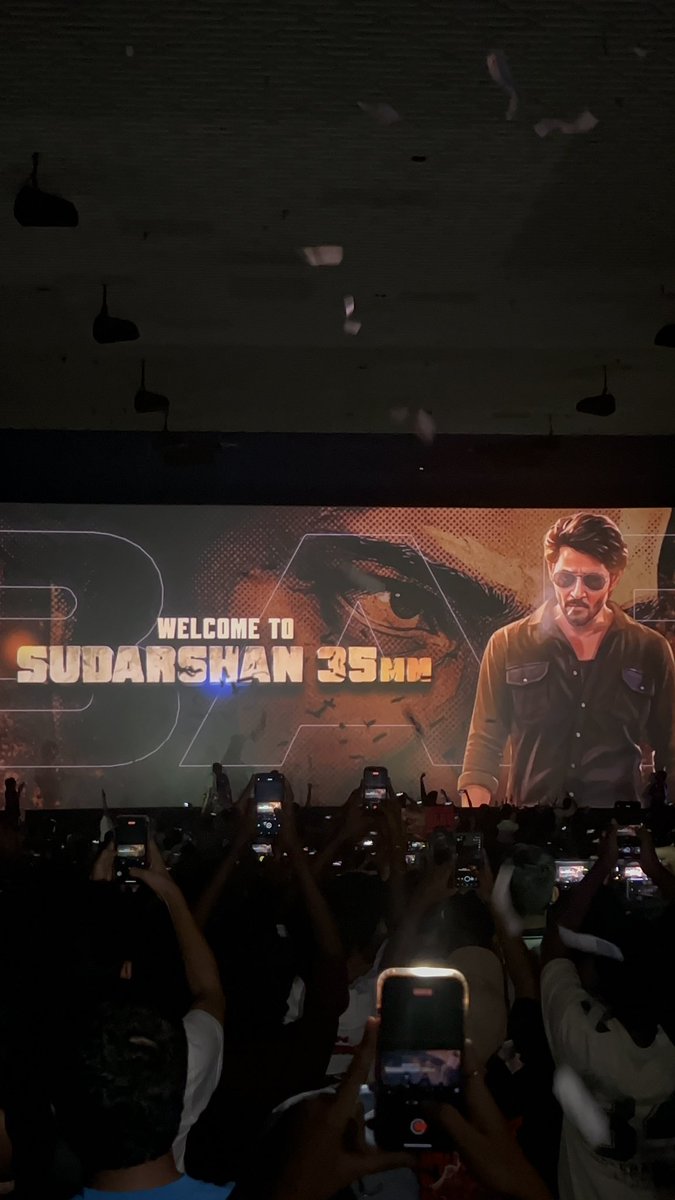 JoshiYsrcp56812's tweet photo. It was a GREAT experience 🥵🔥
Once again, understood why we call it **BOB FORT 👑
Thank you @sudarshan35mm ❤️‍🔥
Jai Babu ❤️‍🔥
#Maheshbabu #Varanasi #priyankachopra #Dookudu4K #HBDMaheshBabu #dookudu #DHFMS https://t.co/3cuXMVBM87