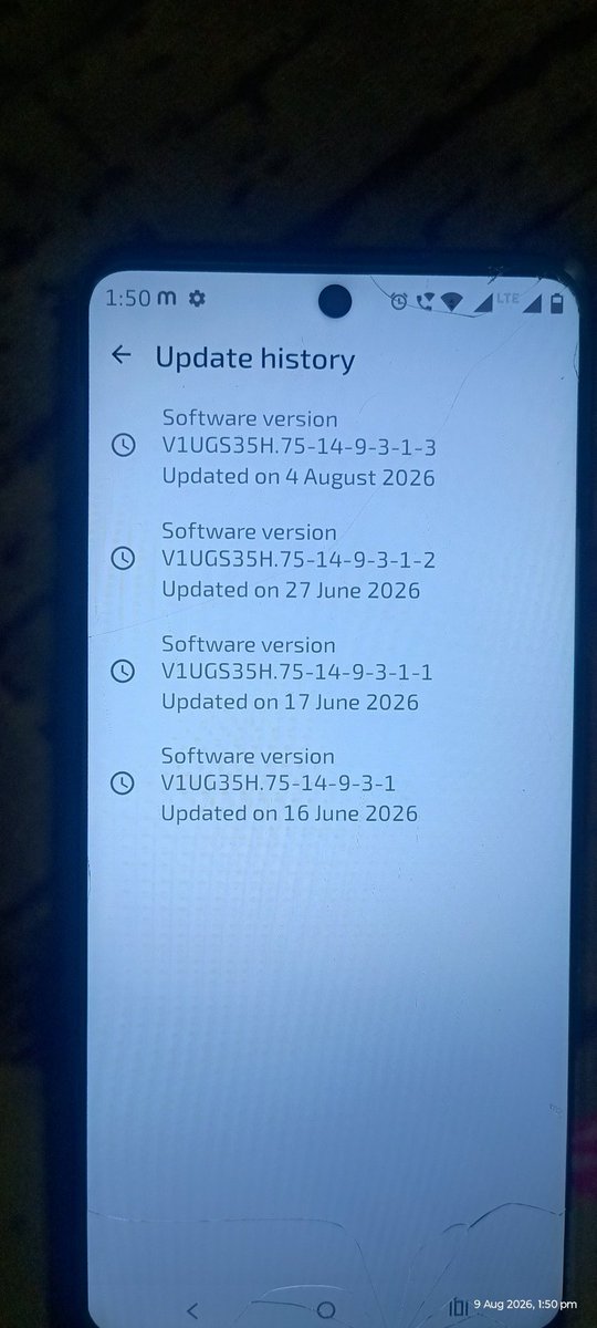 gksthakur_'s tweet photo. @motorolaindia 
Hey, "fingerprint lock feature"‼️ is not available in my device, could you please help me with this, why this happened? https://t.co/6EUxsJJWSq