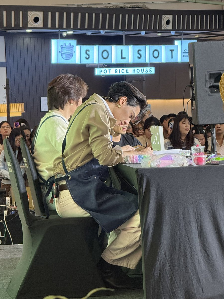 S__mook's tweet photo. น้องบ่าวตั้งใจมากกกกก

KNP WORKSHOP WITH B2S
#B2SxKengNamping
#เก่งน้ำปิง #KengNamping 
#KengHarit #nampingster #B2SThailand https://t.co/Y4UcN5Dz2m