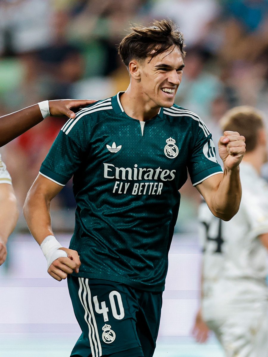 realmadriden's tweet photo. ☀️😄 https://t.co/HMdHkc6anw