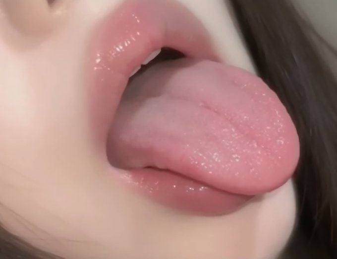 e_izabela's tweet photo. 我正在试着自慰，手电扇却一直吹干我小穴的口水

刚拍的福照有人看嘛...

今天当一次女菩萨！！

是粉哒！！看完不许瞎说🫣. https://t.co/Bg3CiUEDCw
