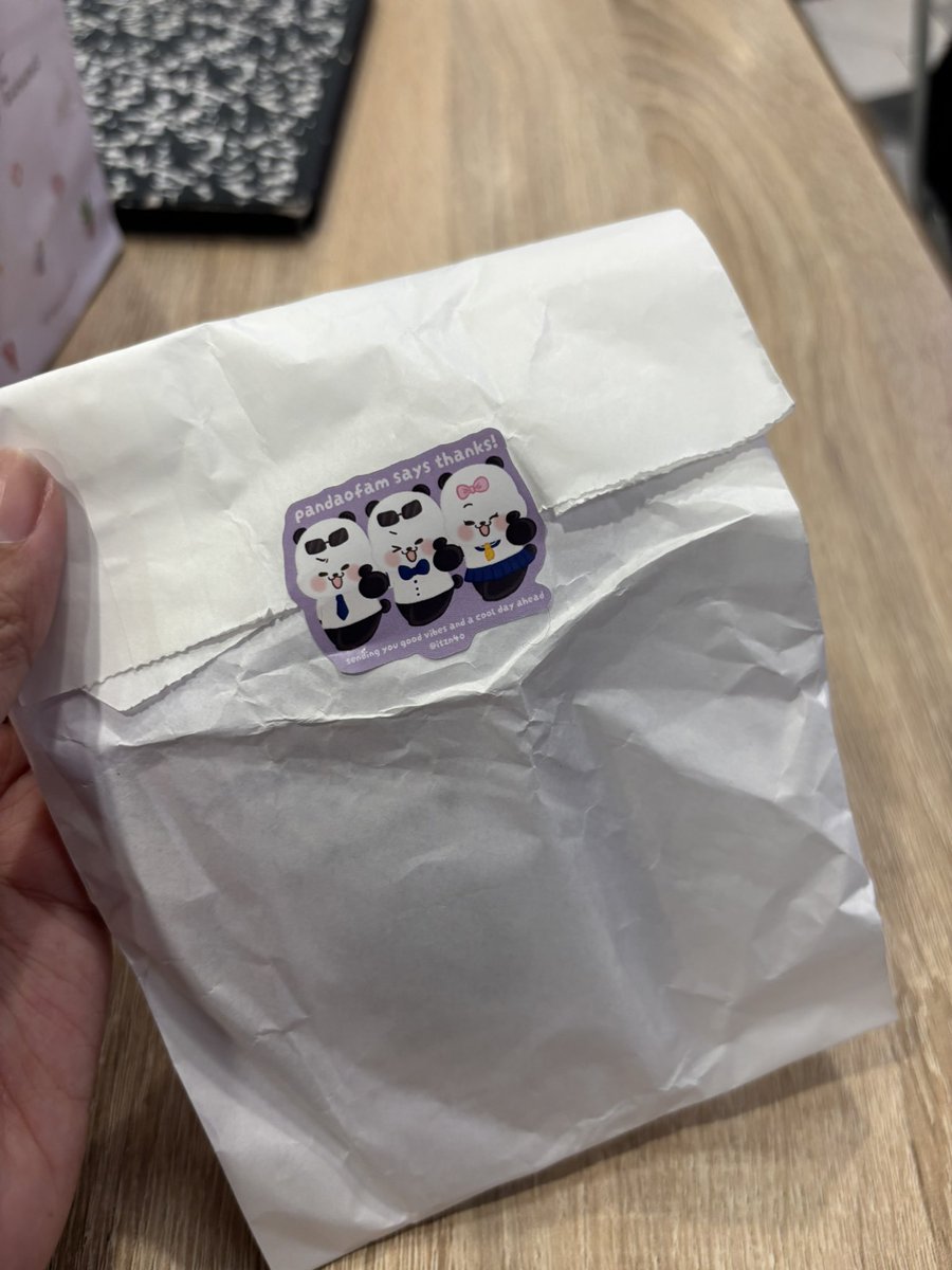 vermaxxing's tweet photo. Tomoland haul di @itzn4o’s stand 🥹🥹🫶🫶🫶🫶🫶

merchnya lucu lucu bgt pls dtg di GI 😭😭😭✋ https://t.co/5Xyfx7zomS