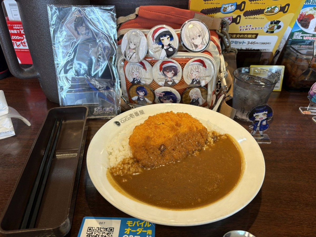 JeffreeDahmer's tweet photo. 推しが卒業するから次のハロコンには行かないかもしれないのに、このグループはこの子を応援しようってのがおおよそ定まってきちゃった https://t.co/CQuUIYML2M