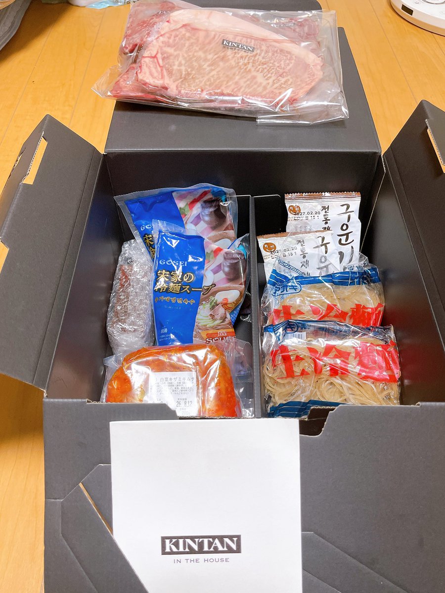 TANTAN_MEN526's tweet photo. 先日のLAVI LEAGUEの優勝賞品で、KINTANさんの焼肉セットをいただきました!!!🥰
ありがとうございます!!
次の大会に向けて、美味しいお肉を食べて元気に練習だ!!🥩
#LaVISION https://t.co/pJVySv7WIy