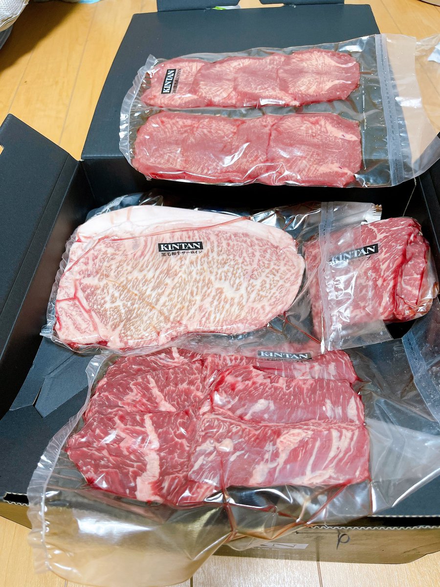 TANTAN_MEN526's tweet photo. 先日のLAVI LEAGUEの優勝賞品で、KINTANさんの焼肉セットをいただきました!!!🥰
ありがとうございます!!
次の大会に向けて、美味しいお肉を食べて元気に練習だ!!🥩
#LaVISION https://t.co/pJVySv7WIy
