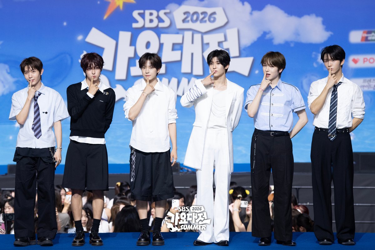 SBSNOW's tweet photo. 가요대전 라인업 레전드고 완전 라~을라🎶

💗Hearts2Hearts
💗NCT WISH
💗RIIZE
💗Red Velvet

SBS <2026 SBS 가요대전 SUMMER>
☞ 8월 17일 [월] 오후 4시

#SBS #2026SBS가요대전SUMMER #SBS가요대전 https://t.co/TK0msxx55u
