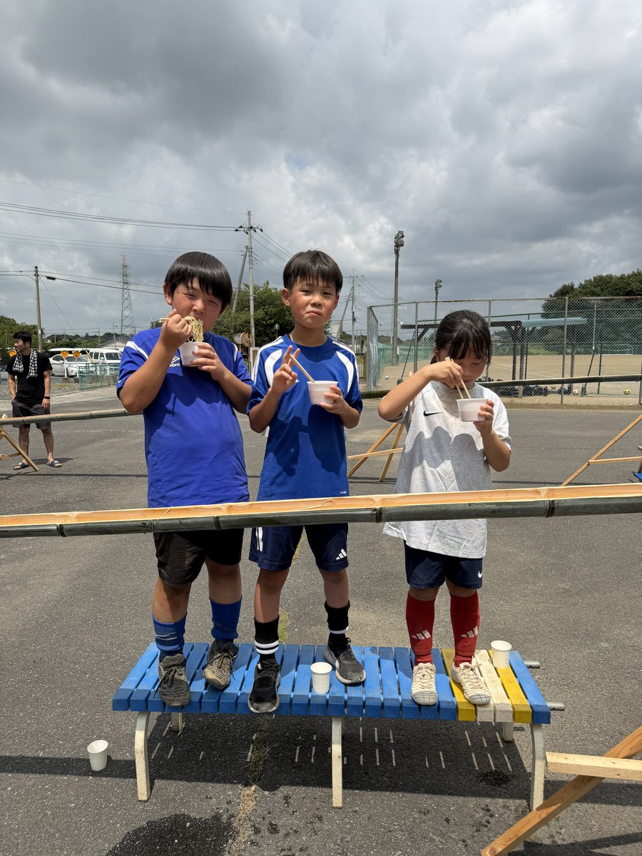 makabejr2012's tweet photo. THE NAGASHISOUMEN 2026 vo.3
うまく写真が撮りきれないほど、子供達の移動も激しく
それだけ皆んなと楽しみたいという事だと思う。
学年ごとに写そうと思っても、下の子達と食べたいというお兄さんも…
チームとしての意義も伝わってるんだと実感しました。
団員が増えても、変わらない大切な部分 https://t.co/jk3p6rPzCF
