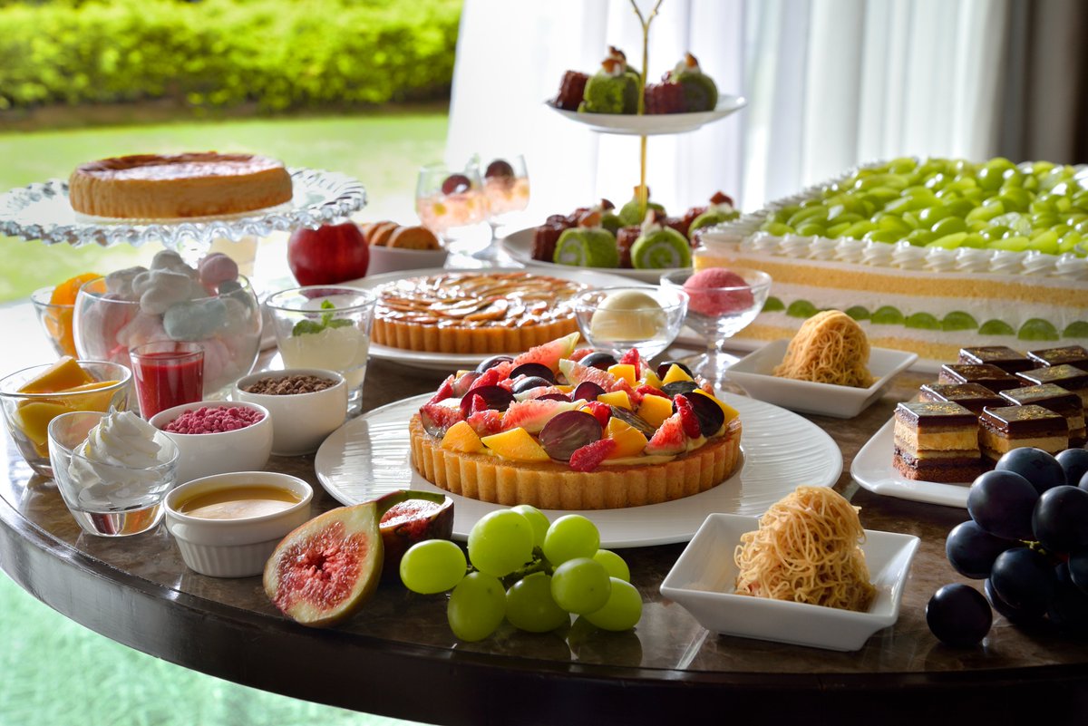 Hotel_Chinzanso's tweet photo. 秋のランチ＆スイーツビュッフェ
■9月24日（木）～10月30日（金）※特定日開催

秋の味覚を存分にご堪能いただけるビュッフェ✨

シャインマスカットのショートケーキや、その場で仕上げるモンブランなどの洋菓子に加え、柿とキウイの羽二重など和菓子、金木犀香る塩杏仁豆腐などの中華菓子まで、バラエティ豊かなラインナップをご用意しました。

家族やご友人とのお食事、女子会など、さまざまなシーンで季節の味わいをお楽しみください✨
#ホテル椿山荘東京 #ランチ #スイーツ #ビュッフェ

詳細はこちら≫
https://t.co/vrpfhQ03Nb