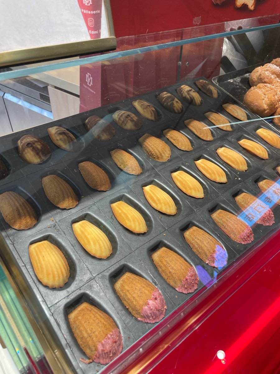 AraCaipang's tweet photo. Just grabbed the fluffiest blueberry muffin from the corner bakery—warm, sweet, and pure morning joy. https://t.co/wMAjCIWHl5