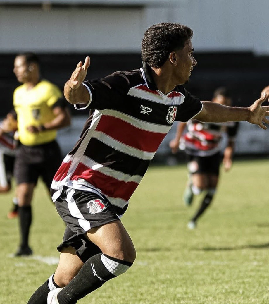 FabioNogstats's tweet photo. Com 3 gols marcados, Dell foi o artilheiro na 1ª rodada da Copa do Nordeste Sub-20!

Top 6 da rodada em gols:

1️⃣ Dell (3) - Bahia

2️⃣ Victor Eduardo (2) - Csa

3️⃣ Rosa (2) - Naútico

4️⃣ Sansão (2) - Santa Cruz

5️⃣ Juninho (2) - América-RN

6️⃣ Kaua Vitor (2) - Estrela de Março https://t.co/HprCS1MIgC
