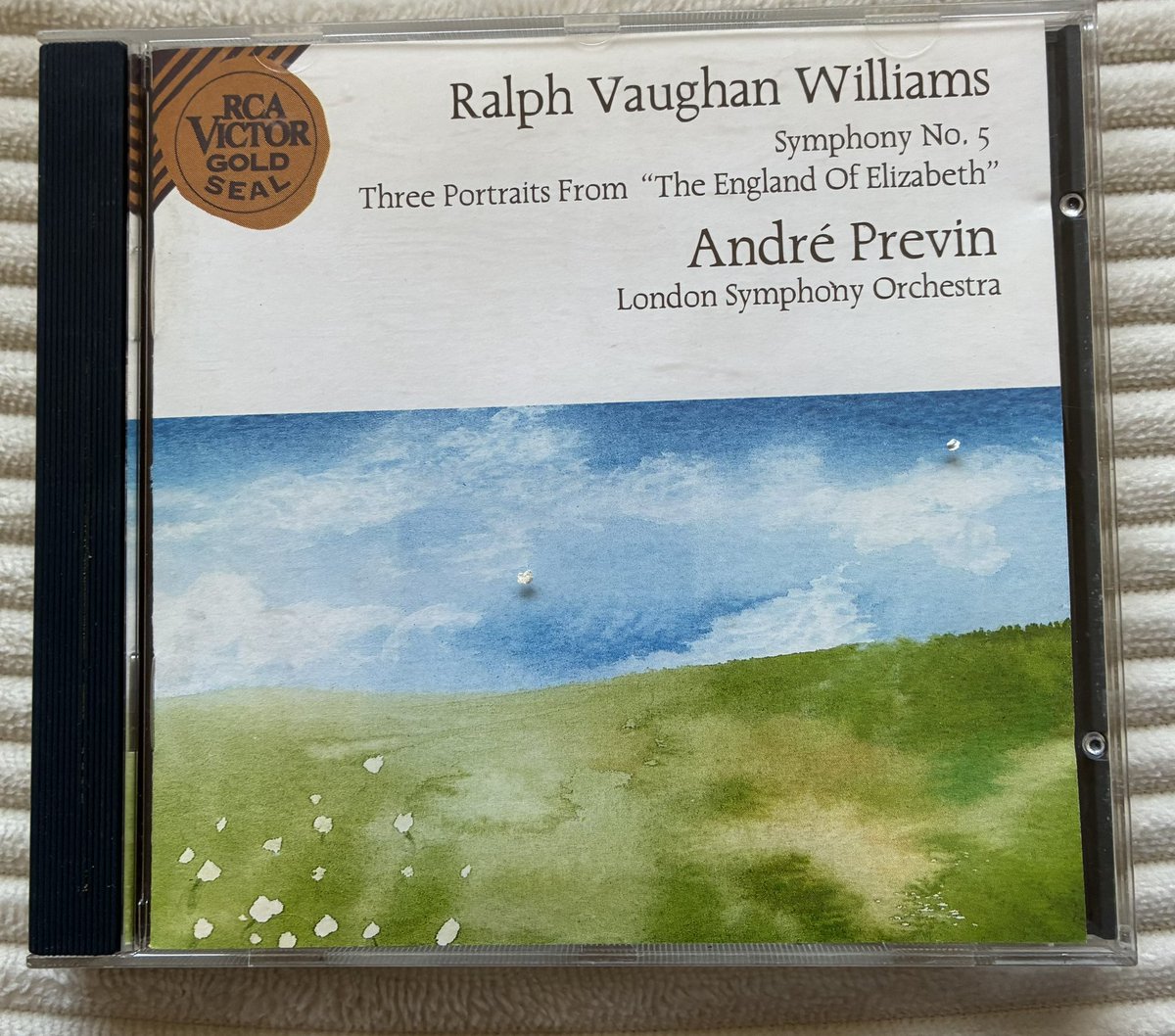 RVWSociety's tweet photo. This time it’s #AndréPrevin and the #LSO with the fifth symphony, but the rerelease with changed sleeve.
#VaughanWilliams
#SymphonyNumber5
#ThreePortraitsFromTheEnglandOfElizabeth
#LondonSymphonyOrchestra https://t.co/kZSseapoQo