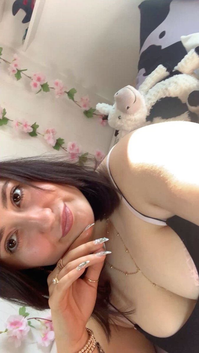 SeyanaaK's tweet photo. Coucou, bon dimanche à tous on va envoyer du Pathé aujourd’hui 🤟
#moneyslavefr #soumis #soumisfr #sugardady #paypig https://t.co/WLBU0R5jtx