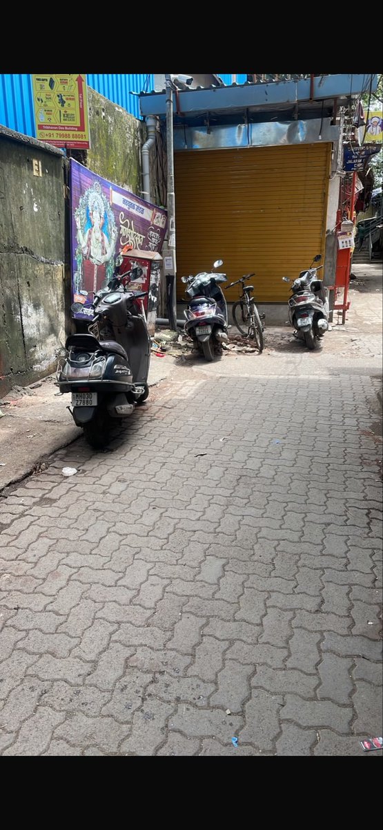 roads39331's tweet photo. नो पार्किंग झोनमध्ये पार्क केलेल्या बाईक
हरियाणा वाला लेन स्टेशन रोड कुर्ला पश्चिम
वृद्ध आणि महिलांना या समस्येचा सामना करावा लागतो आणि आपत्कालीन परिस्थितीत ते कठीण होईल@MTPHereToHelp @CMOMaharashtra @PMOIndia https://t.co/I5yU4CfCmV