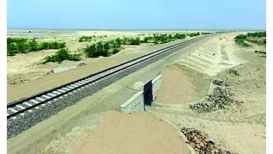 InfraholicR's tweet photo. This is India and Asia's first broad gauge High speed train testing track. 
>Situated in Jodhpur division of Rajasthan 
>It's a testing track for upcoming 220kmph trains that will run on broad gauge. https://t.co/HMdQY7sSdq