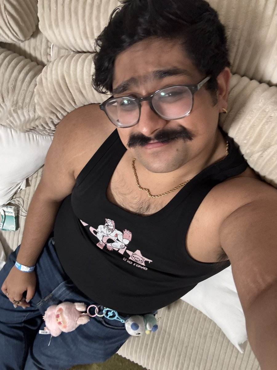 ExistentialHoe_'s tweet photo. My try not to make this exact face and pose challenge impossible edition https://t.co/qoY8yMnMdo