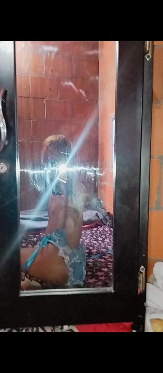 Fel_ipe162's tweet photo. Oye papi cómo me queda el short que me compré lo quieres hacer conmigo se va a dar cuenta es nuestro secreto de papi e hijo https://t.co/BhjU95V1Aa